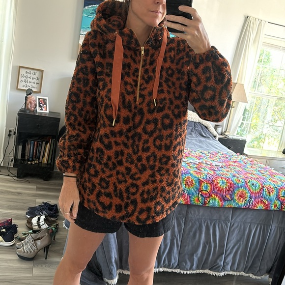 🖤Loft Leopard Teddy Pullover - Picture 1 of 5